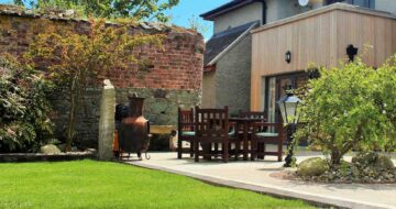 Patio area of Woodvilla Lodge